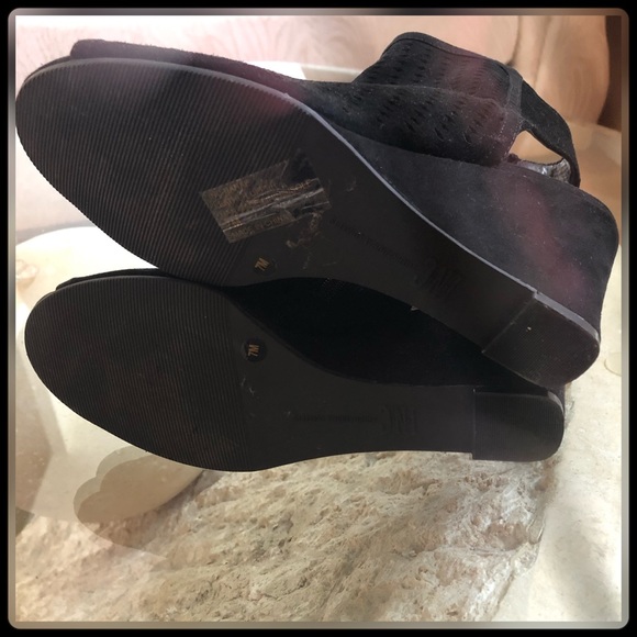 🌟🆕 NWOB BLACK SUEDE WEDGES 🌟 - Picture 6 of 7